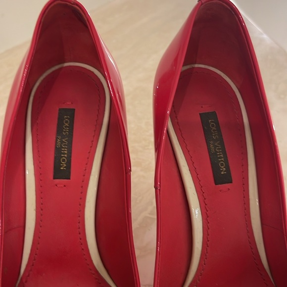 Louis Vuitton Pumps/Heels. Used. Size 37. Guaranteed Authentic - Picture 2 of 15
